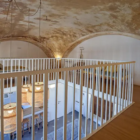 Daire Starhost - Castle Mezzacapo Seaview Terrace, Garden And Parking