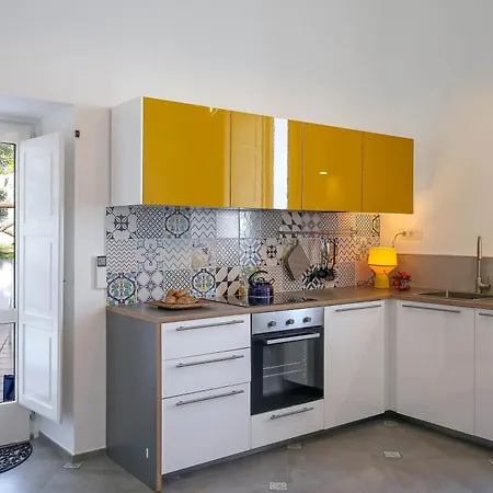 Starhost - Castle Mezzacapo Seaview Terrace, Garden And Parking Minori