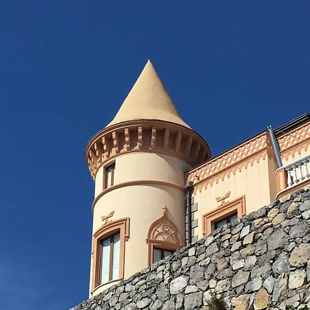 Starhost - Castle Mezzacapo Seaview Terrace, Garden And Parking Daire *