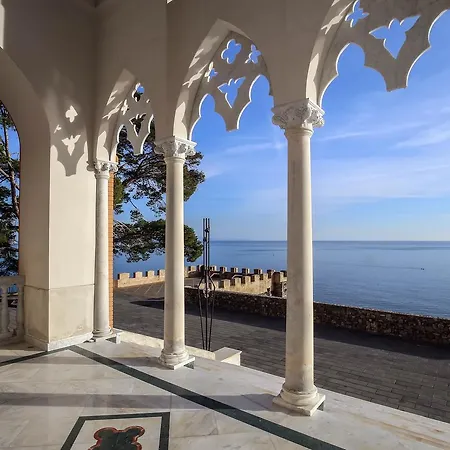 Starhost - Castle Mezzacapo Seaview Terrace, Garden And Parking Daire *