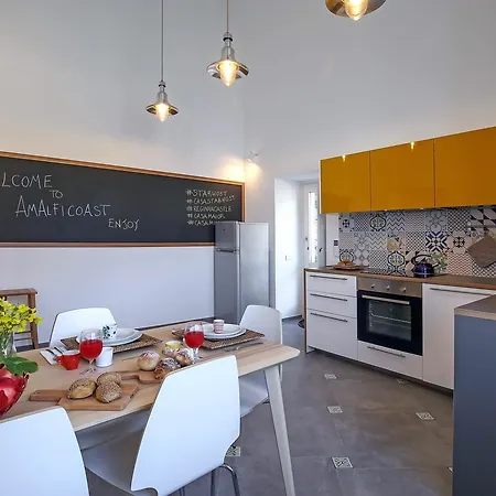 Daire Starhost - Castle Mezzacapo Seaview Terrace, Garden And Parking